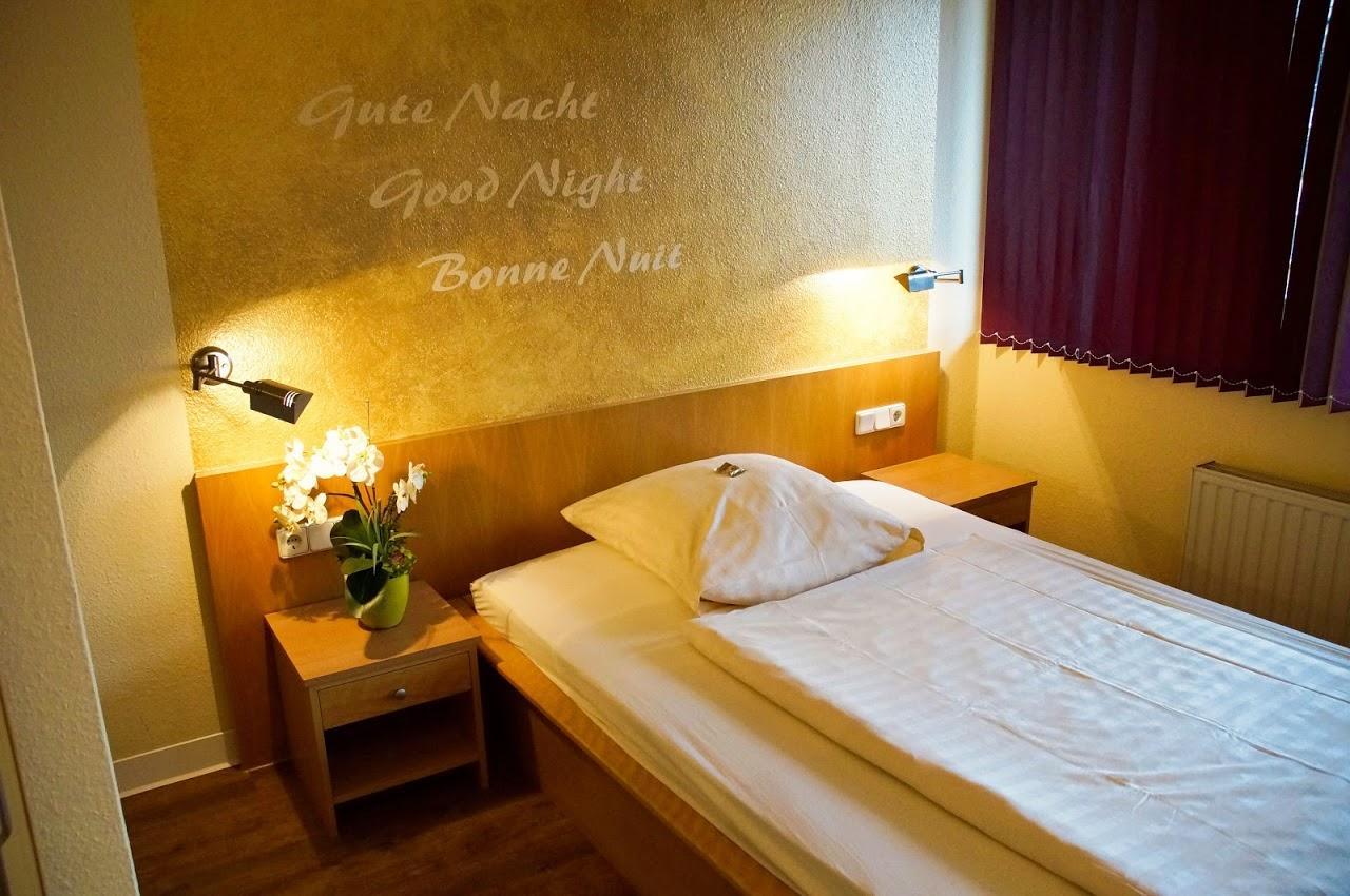 Hotel Alberga Mettmann Bagian luar foto